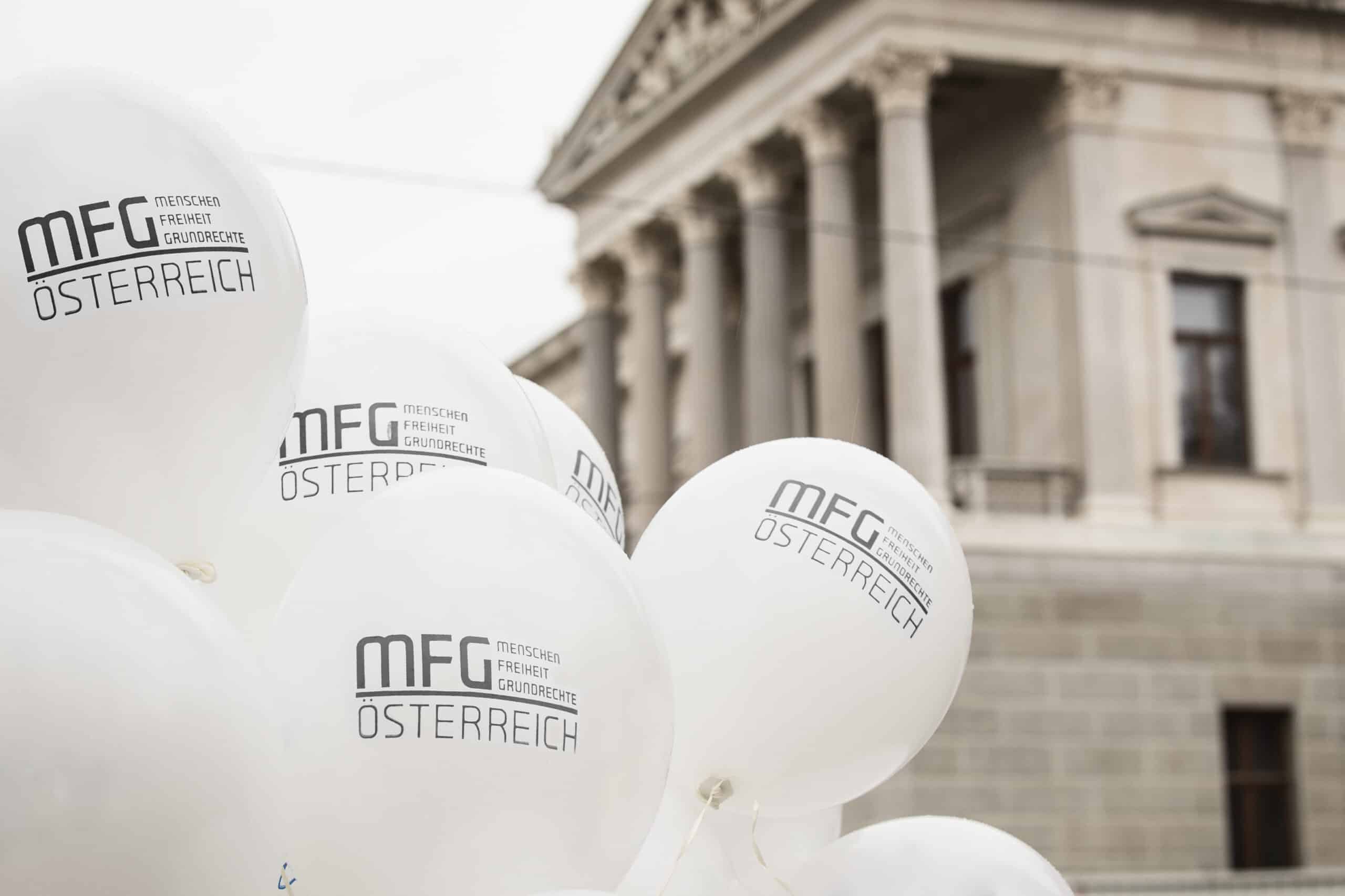 Luftballons und Erdrutschsiege